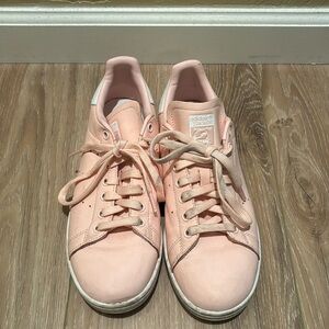 Women’s Adidas, Stan Smith.